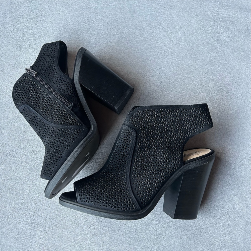 Vince Camuto ~ Klova ~ Black Suede ~ Women’s Size 8.5